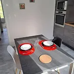Appartement T2 Classé 3 étoiles, Refait à Neuf, Dans Quartier Calme