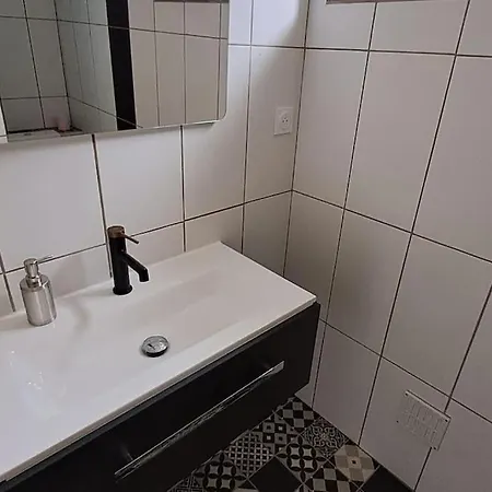 Lägenhet Agreable T2 Classe 3 Etoiles, Refait A Neuf, Dans Quartier Calme