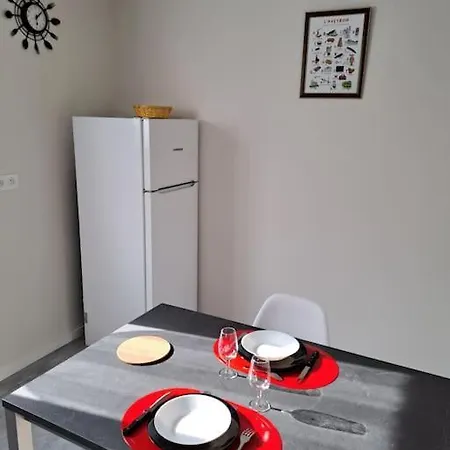 Agreable T2 Classe 3 Etoiles, Refait A Neuf, Dans Quartier Calme * Ροντέζ